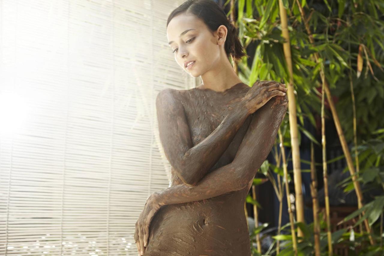 Hard Rock Hotel Goa Calangute Exterior photo A woman with mud on her body