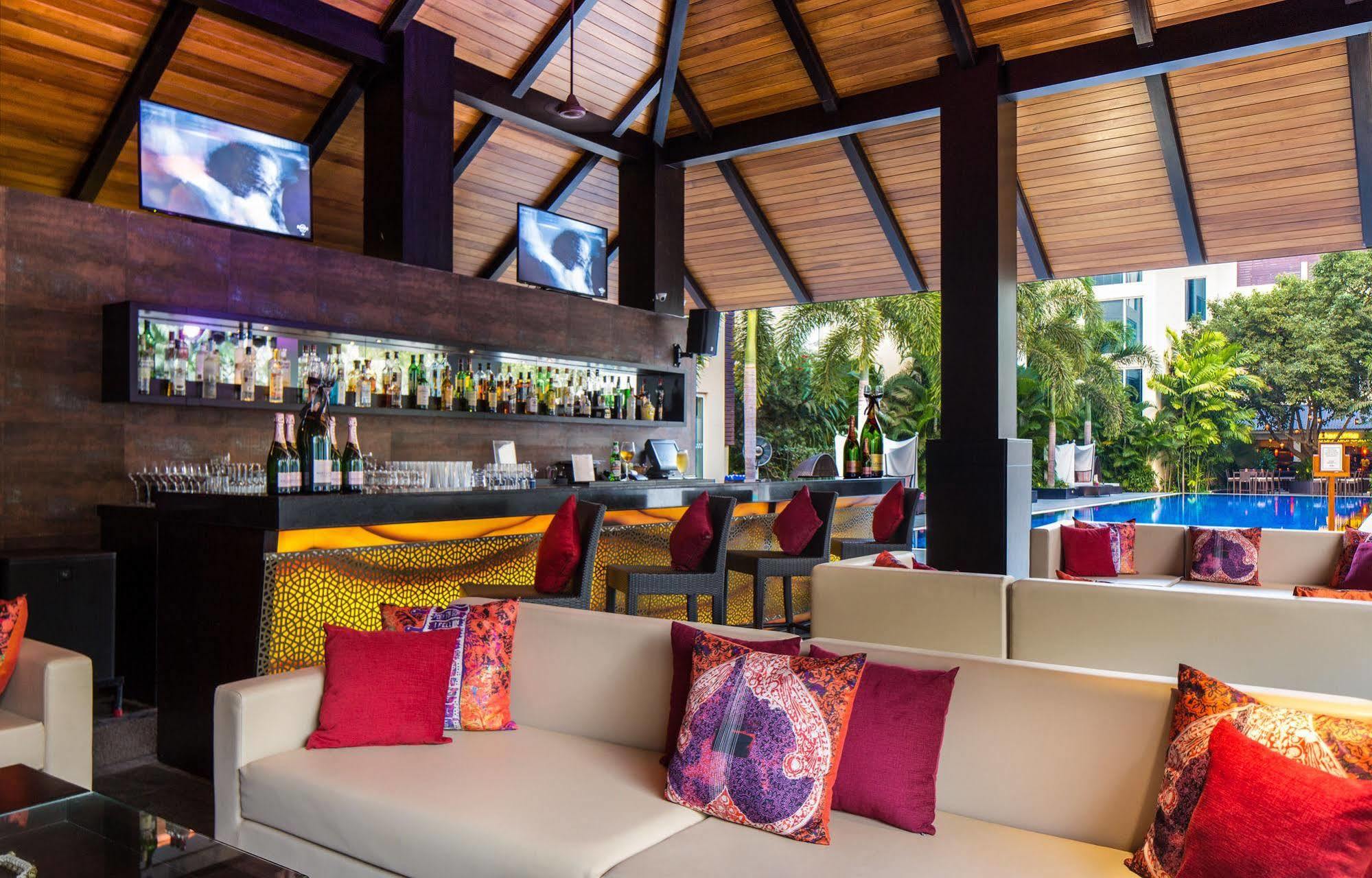 Hard Rock Hotel Goa Calangute Exterior photo The bar at the pool